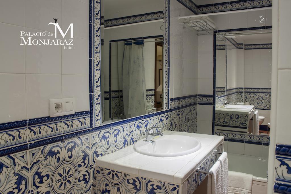 Palacio De Monjaraz อาบีลา ภายนอก รูปภาพ