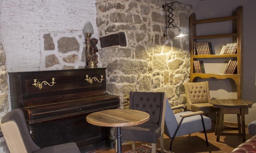 Palacio De Monjaraz อาบีลา ภายนอก รูปภาพ
