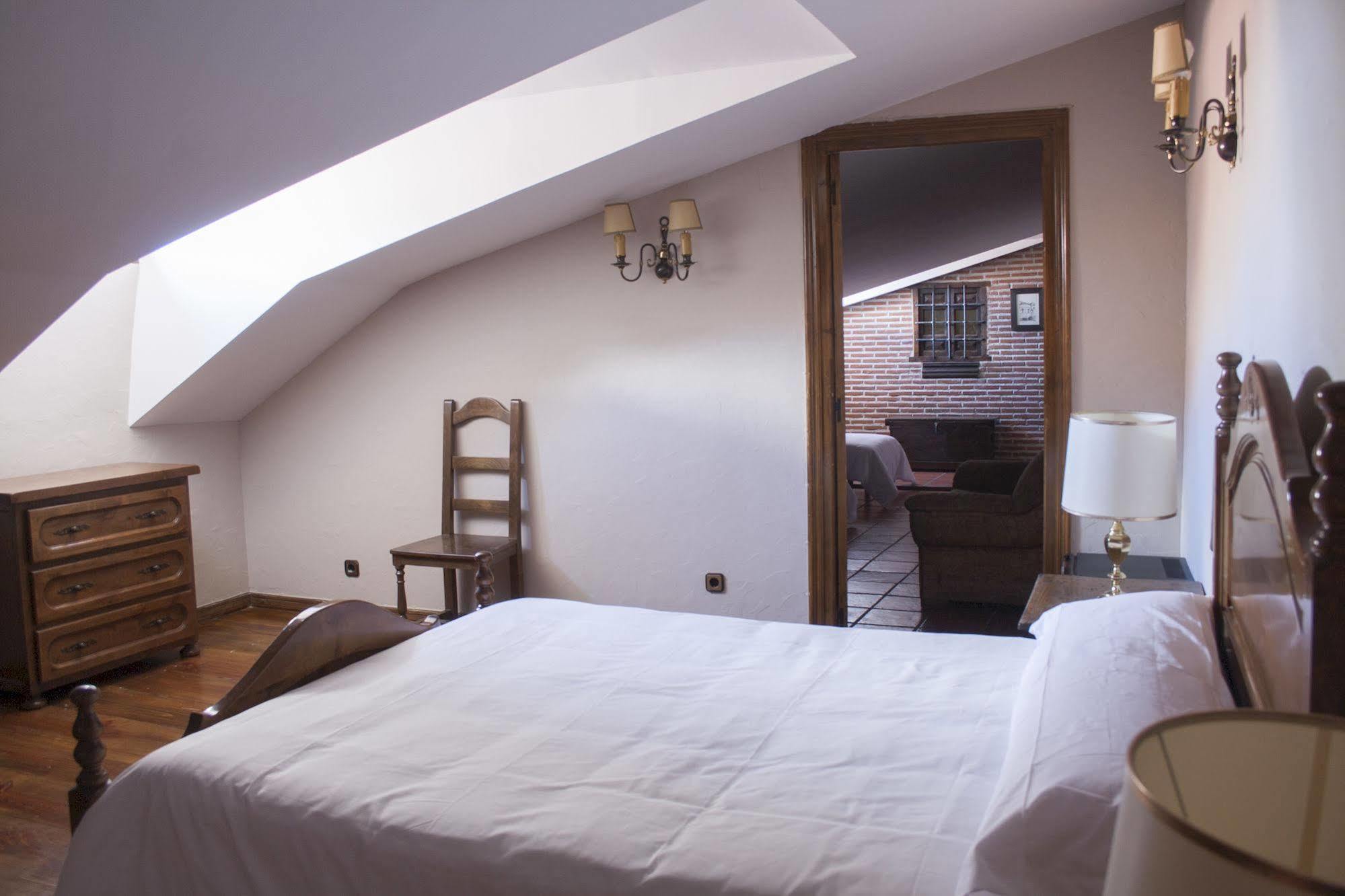 Palacio De Monjaraz อาบีลา ภายนอก รูปภาพ