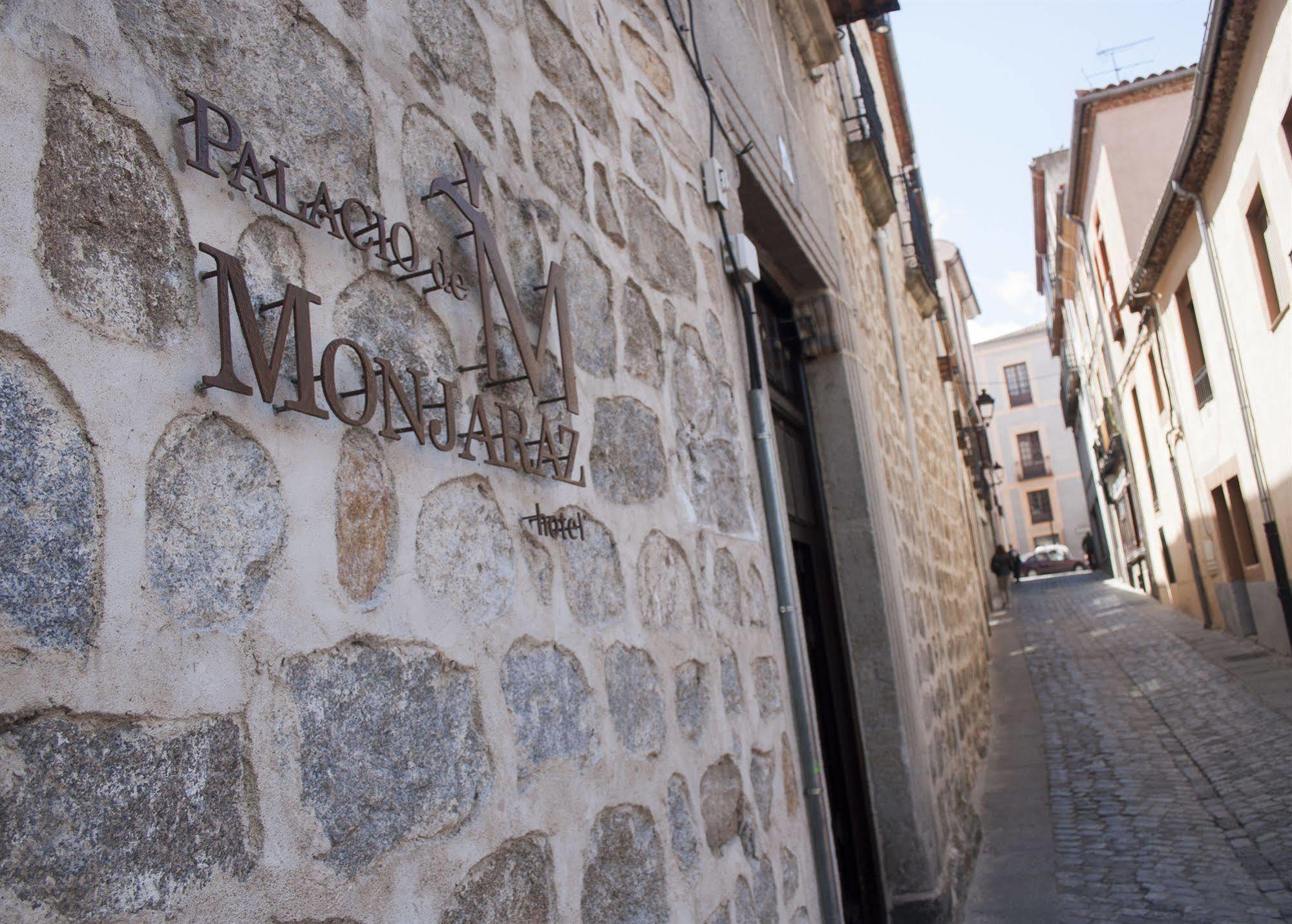 Palacio De Monjaraz อาบีลา ภายนอก รูปภาพ